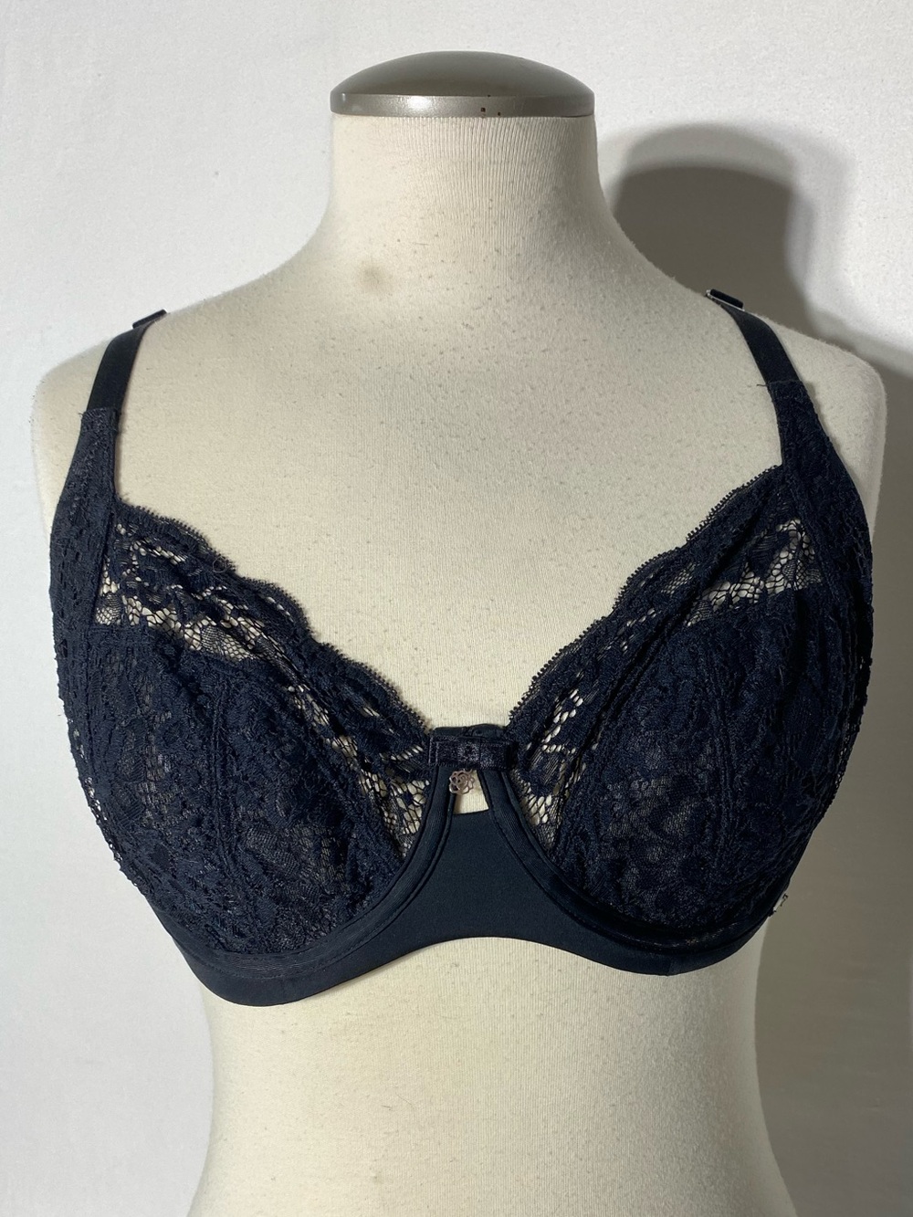 La Vie En Rose Black Lace Underwire Bra 36D